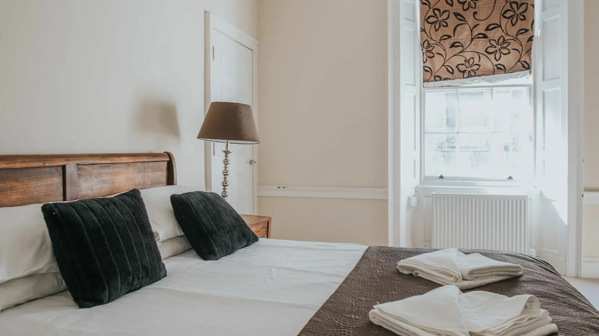 Reizand Apartments, Young St Edinburgh